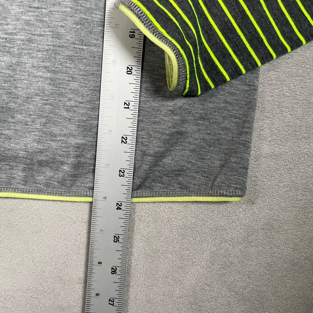 KJUS Trace Golf Half Zip Womens 38 M Gray Striped Arms Pullover Performance *EUC - Picture 4 of 7